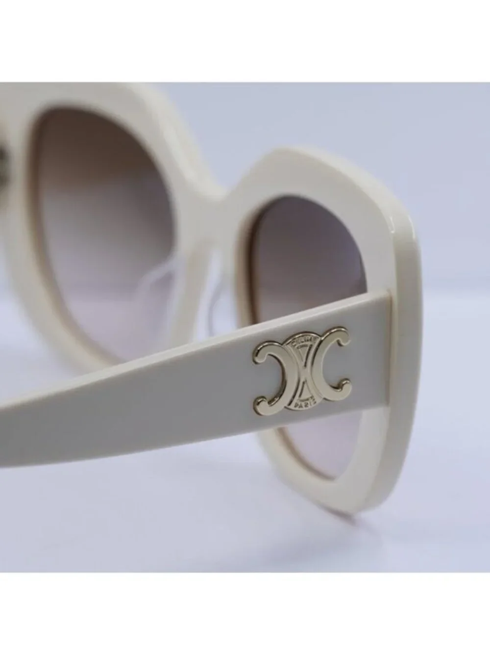 Celine model cl40226u